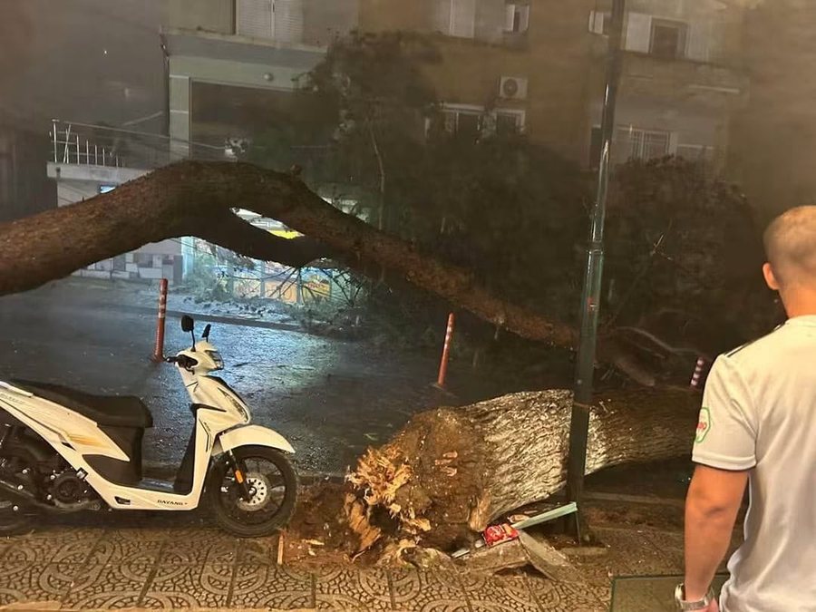 Stuhia godet Shqipërinë  Dëme në disa qytete  të plagosur dhe ndërprerje energjie
