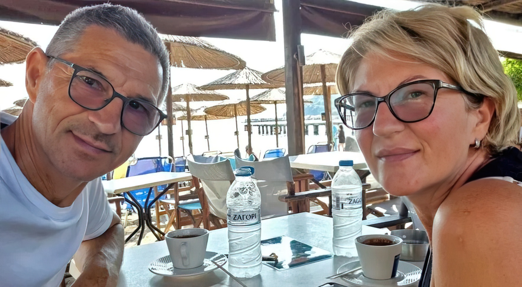  E kapa nga këmbët që të mos e thithte jashtë avioni   gruaja rrëfen tmerrin gjatë fluturimit