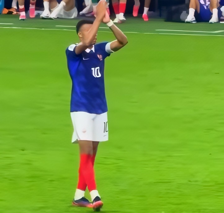 Mbappe i dëshpëruar pranon dështimin dhe përshëndet fansat