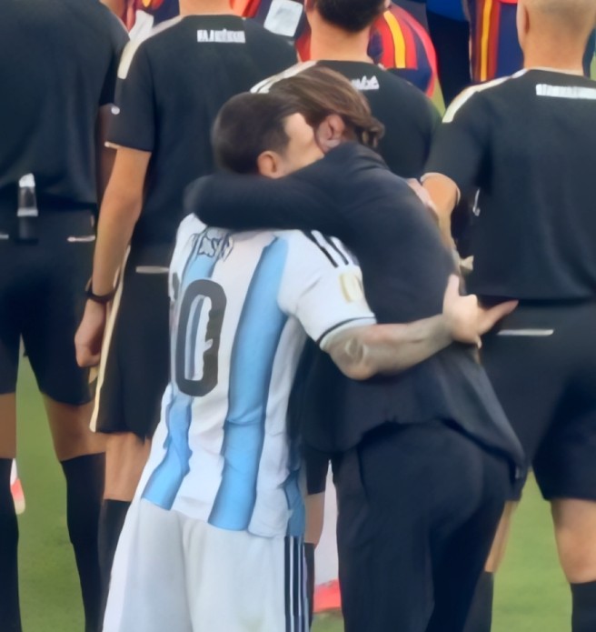 Messi dhe Ramos  përqafimi që riktheu kujtimet e një brezi që u rrit me  El Clasico 