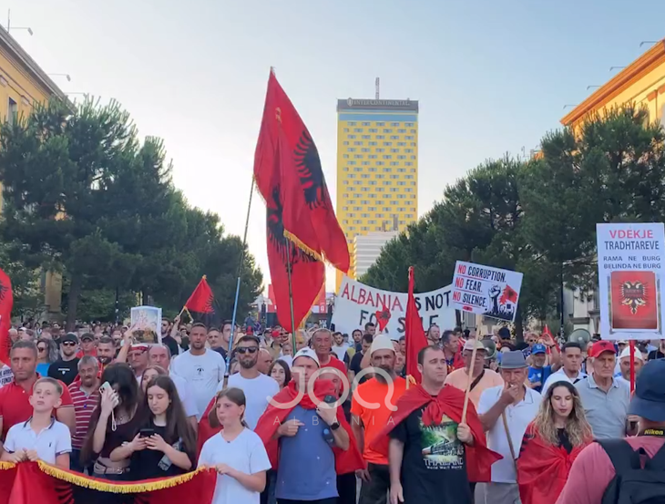 Dita e 34 të e protestës  qytetarët marshojnë drejt Kryeministrisë   Rama n burg  Berisha n burg 