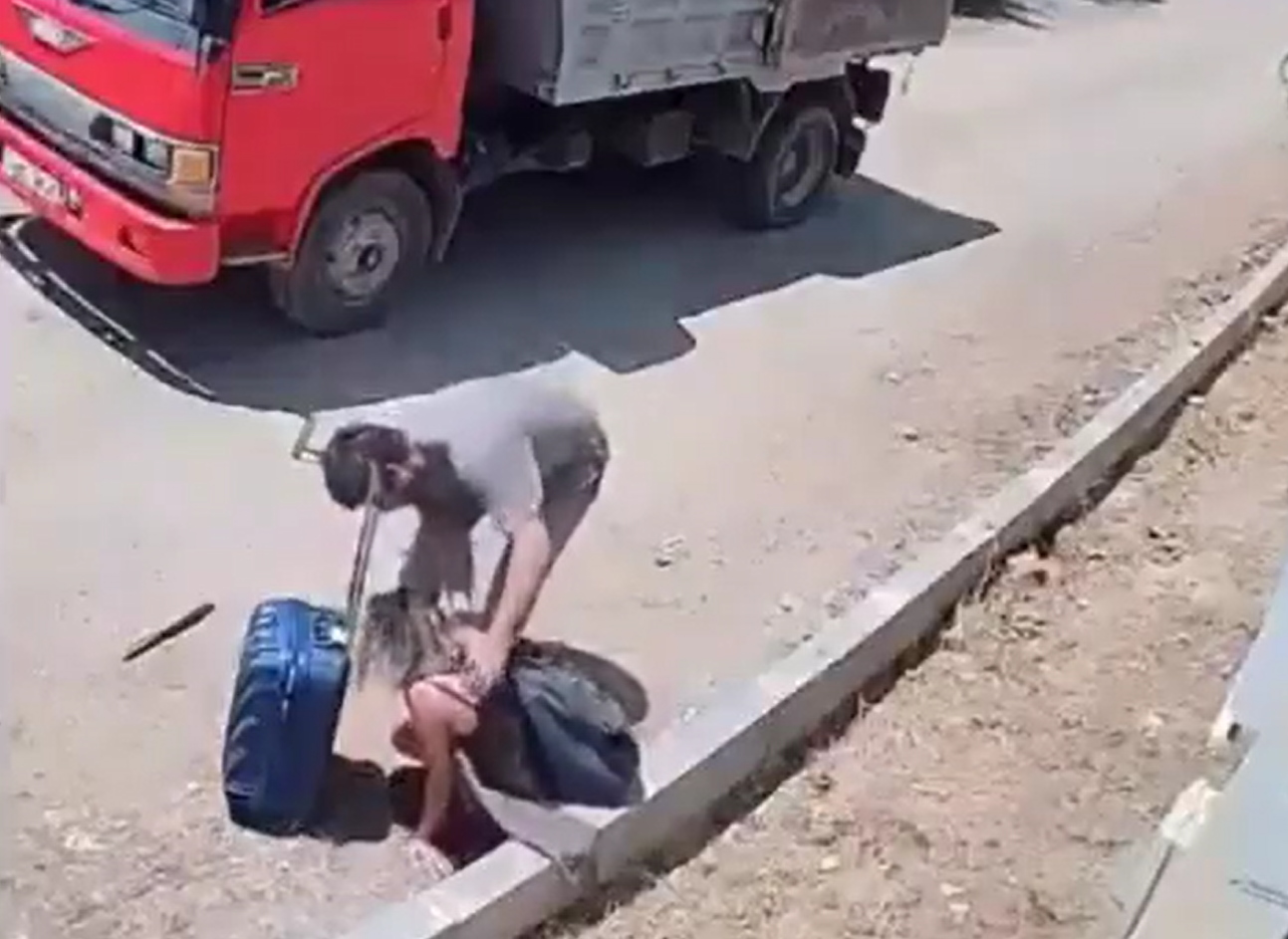 Shoferi i kamionit bëhet hero  ndalon mjetin dhe i shpëton jetën gruas që po mbytej