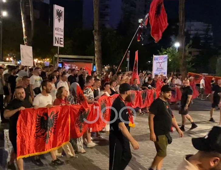 Dita e 59-të e protestës, qytetarët nisin marshimin: Shqipëria kërkon revolucion!