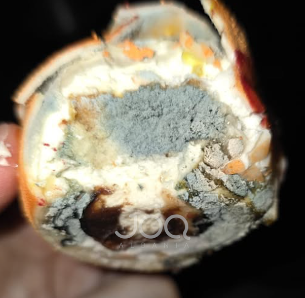  Kërrtapi që bleva te  Someg Bakery   doli tërë myk 