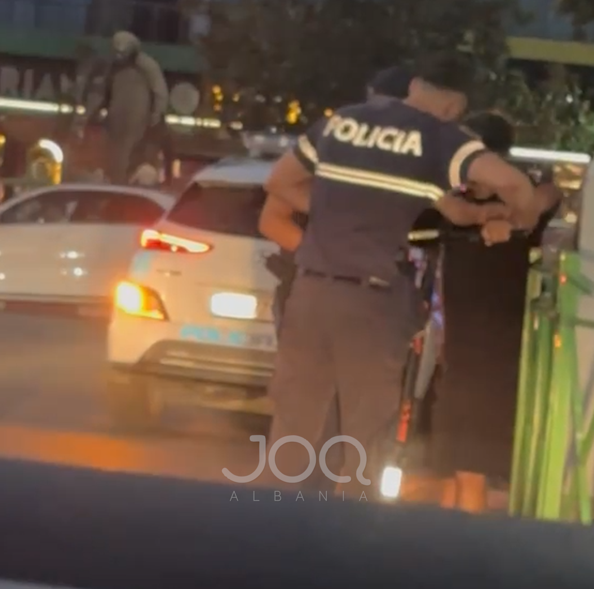 Qytetarja pyet: A është normale kjo sjellje e policisë ndaj një të mituri?