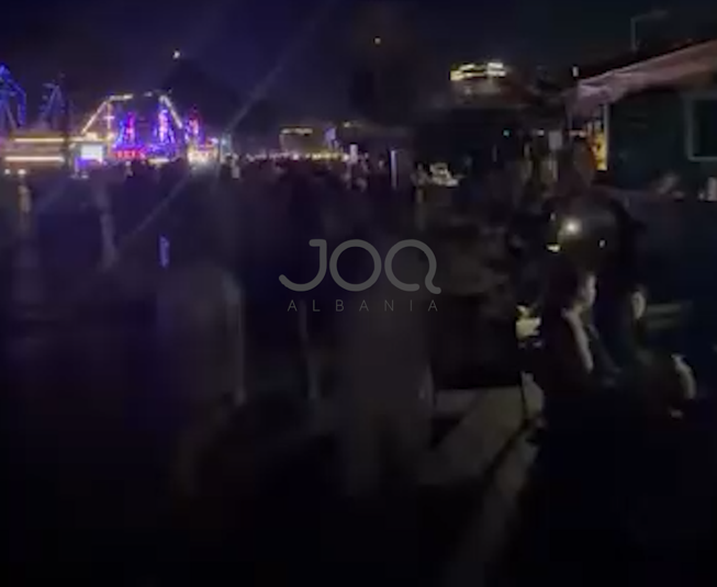 Saranda në errësirë në kulmin e sezonit turistik