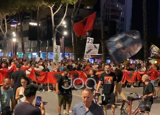 Dita e 49 të e protestës  qytetarët nisin marshimin  Shqipëria kërkon revolucion 
