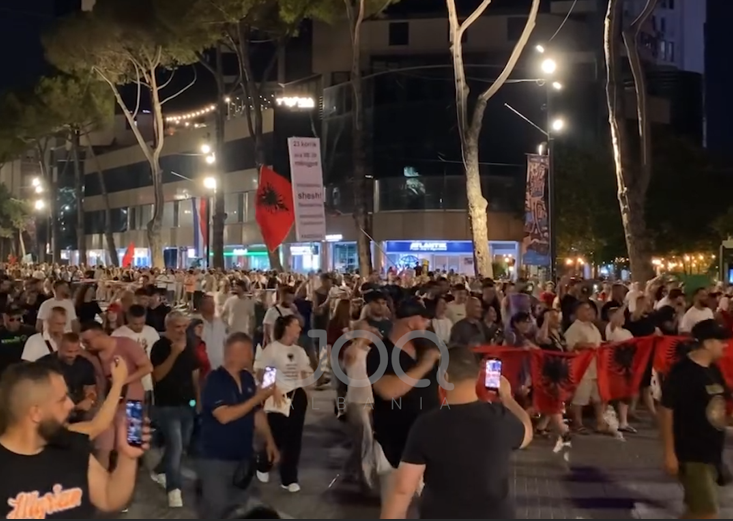 Dita e 52 të e protestës  qytetarët nisin marshimin  Shqipëria kërkon revolucion 