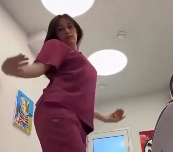 Kërcimi në klinikë i kushton shtrenjtë dentistes  Ministria nis hetimet ndaj saj
