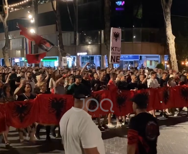 Dita e 54 të e rezistencës  qytetarët nisin marshimin  Shqipëria kërkon revolucion 