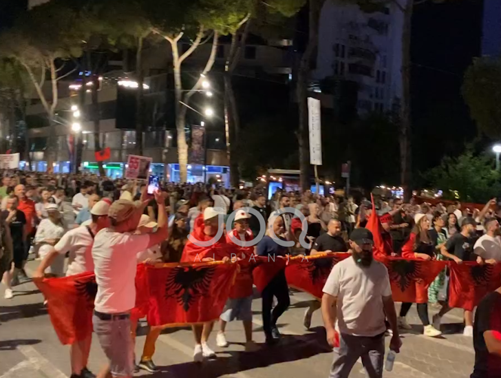 Dita e 55-të e protestës, qytetarët nisin marshimin: “Ju erdhi fundi!”