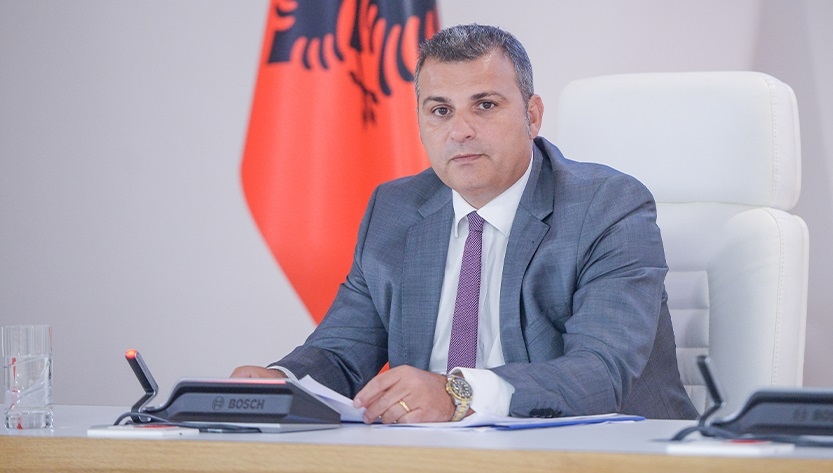 Guvernatori i Bankës së Shqipërisë dhe zëvendësi i tij  të paprekshëm  pa vendimin e Gjykatës Kushtetuese