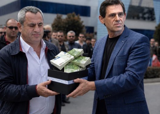 Rakip Suli i jep 2 miliardë lekë Arben Çelës për 48 rrugica, tenderi merr “Flamur të Kuq”