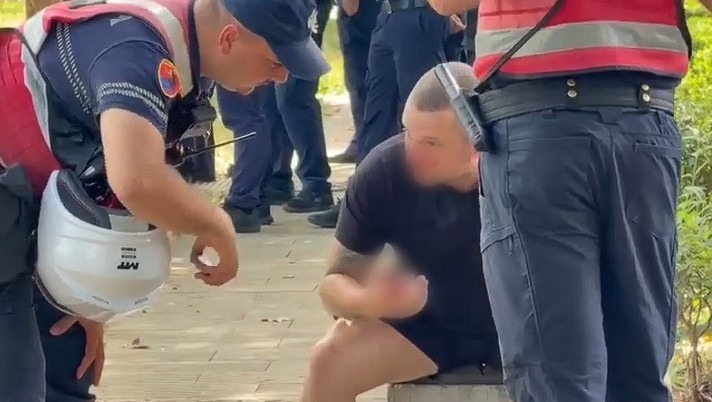 Qytetari  Truprojat e Manjës nxorën nga lokali të riun dhe e dhunuan