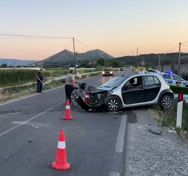 Aksident në Shkodër  përplasen dy automjete në Kosmaç  njëri përfundon në kanal
