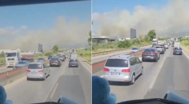 Zjarr në Koxhas të Fushë Shijakut  tymi përhapet mbi autostradën Durrës Tiranë