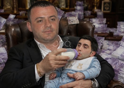 Arbër Abazi “kullufit” 1.3 milionë euro të tjera nga “çerri” Joanid Myzyri