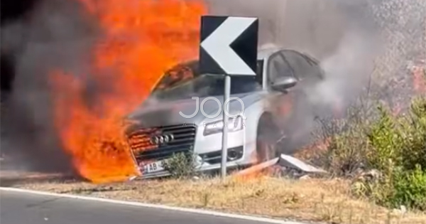 Audi shpërthen në flakë, babai me tre djemtë shpëtojnë për fije