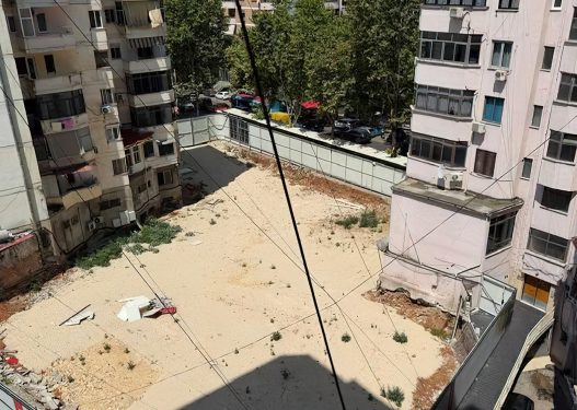 Tirana “burg urban”: Hapësira mes pallateve rrethohet për kullë 44-katëshe