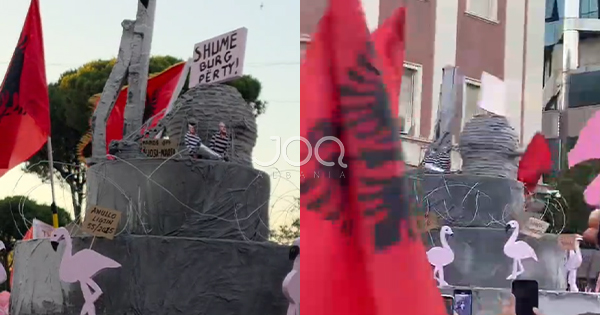 Me tela me gjemba dhe rroba burgu  Protestuesit i çojnë  tortën e qelisë  Edi Ramës për ditëlindje