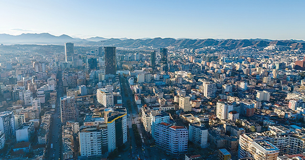 1-mln-euro-per-nje-apartament-ne-tirane-cmimet-ne-qiell-por-bleresit-po-zhduken