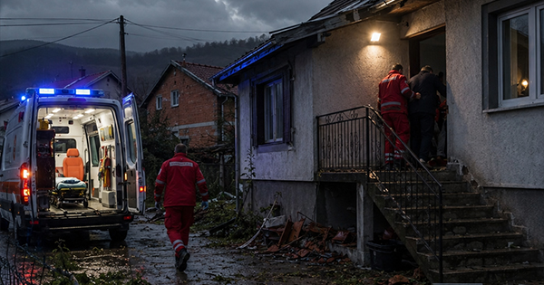 Moti i keq godet Kosovën  Humb jetën 61 vjeçari pasi rrëshqiti në ballkon gjatë stuhisë