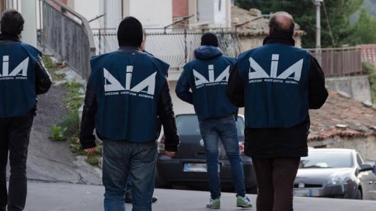 Droga nga Shqipëria drejt Italisë me autobusë linje  gra dhe të mitur si korrierë  23 të arrestuar