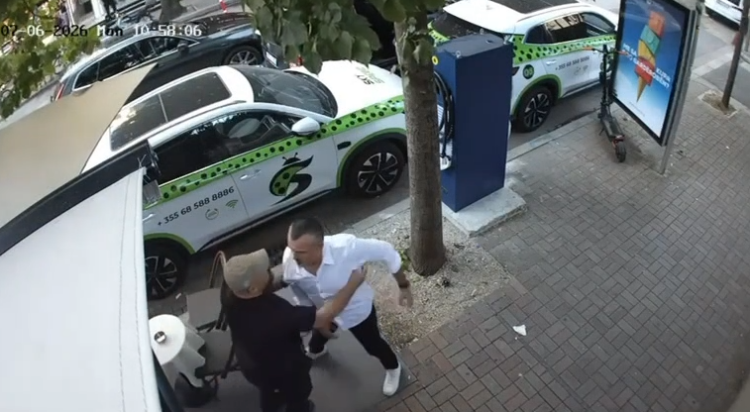 Oligarku i përkëdhelur i qeverisë rreh me grushta një person në ish Bllok