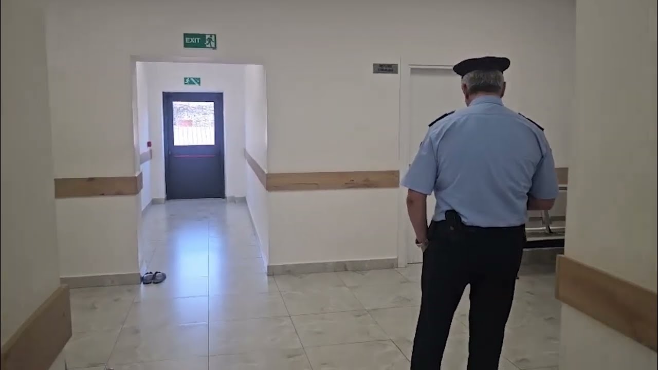 I riu i plagosi vëllanë te Poliklinika e Shkodrës  41 vjeçari nxjerr armën për ta vrarë