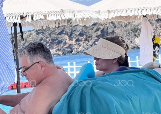 Kumbaro nis pushimet në Jug, merr rreze në shezlongun e hotelit 200€ nata