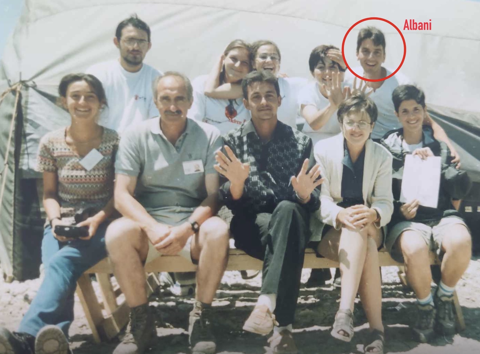 Pas 27 vitesh  Albani nga Kosova kërkon miqtë shqiptarë që i qëndruan pranë gjatë luftës