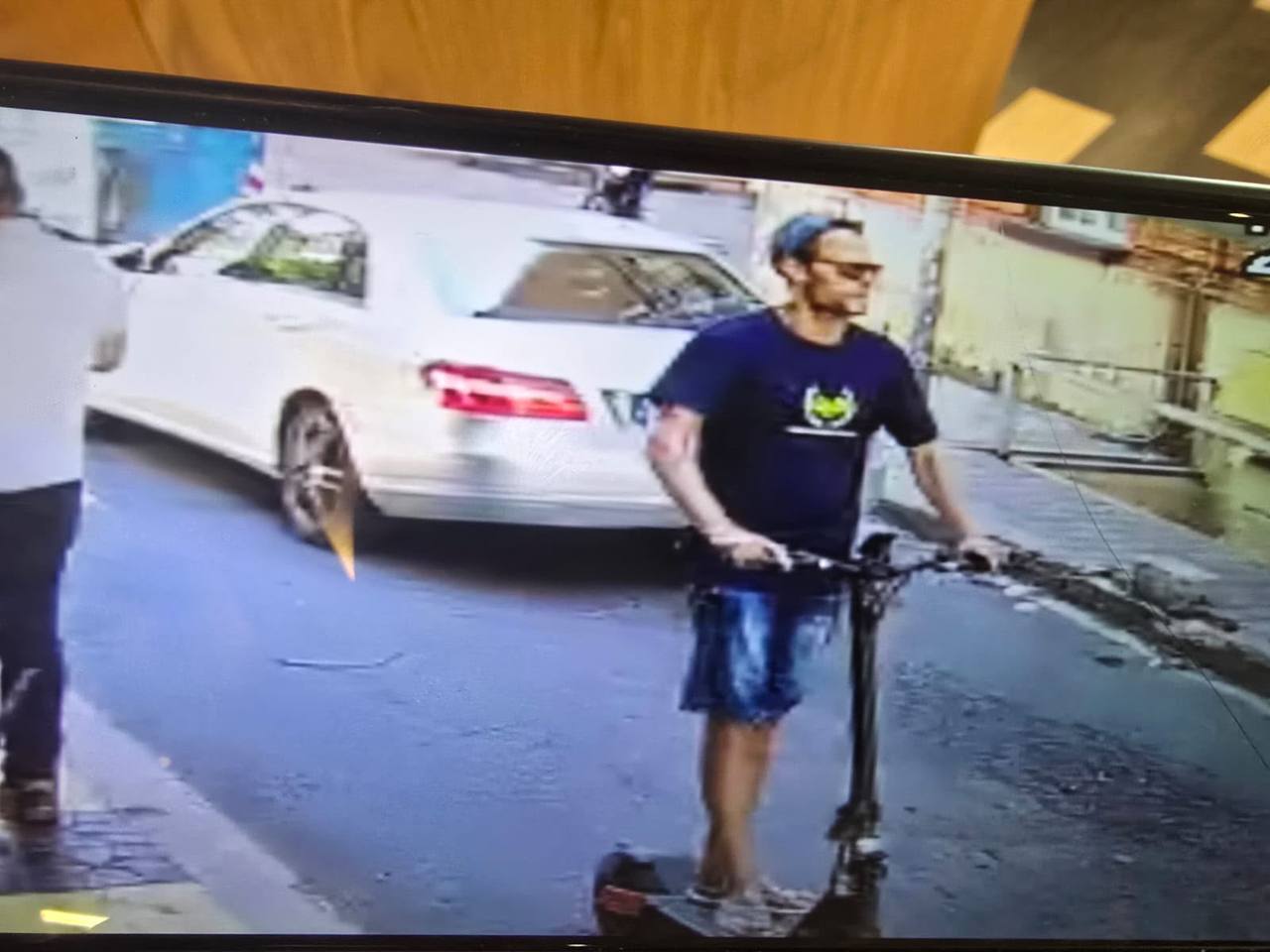 Më kthe skuterin brenda ditës ose do të çoj në polici 