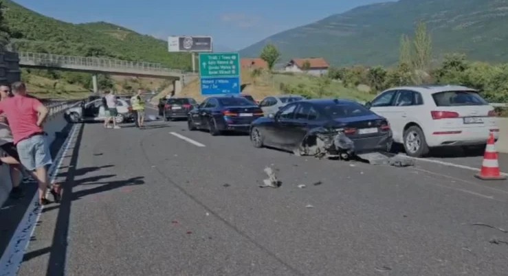 Aksident i 6 fishtë në Morinë  7 të plagosur  mes tyre 1 grua shtatzënë dhe 1 fëmijë