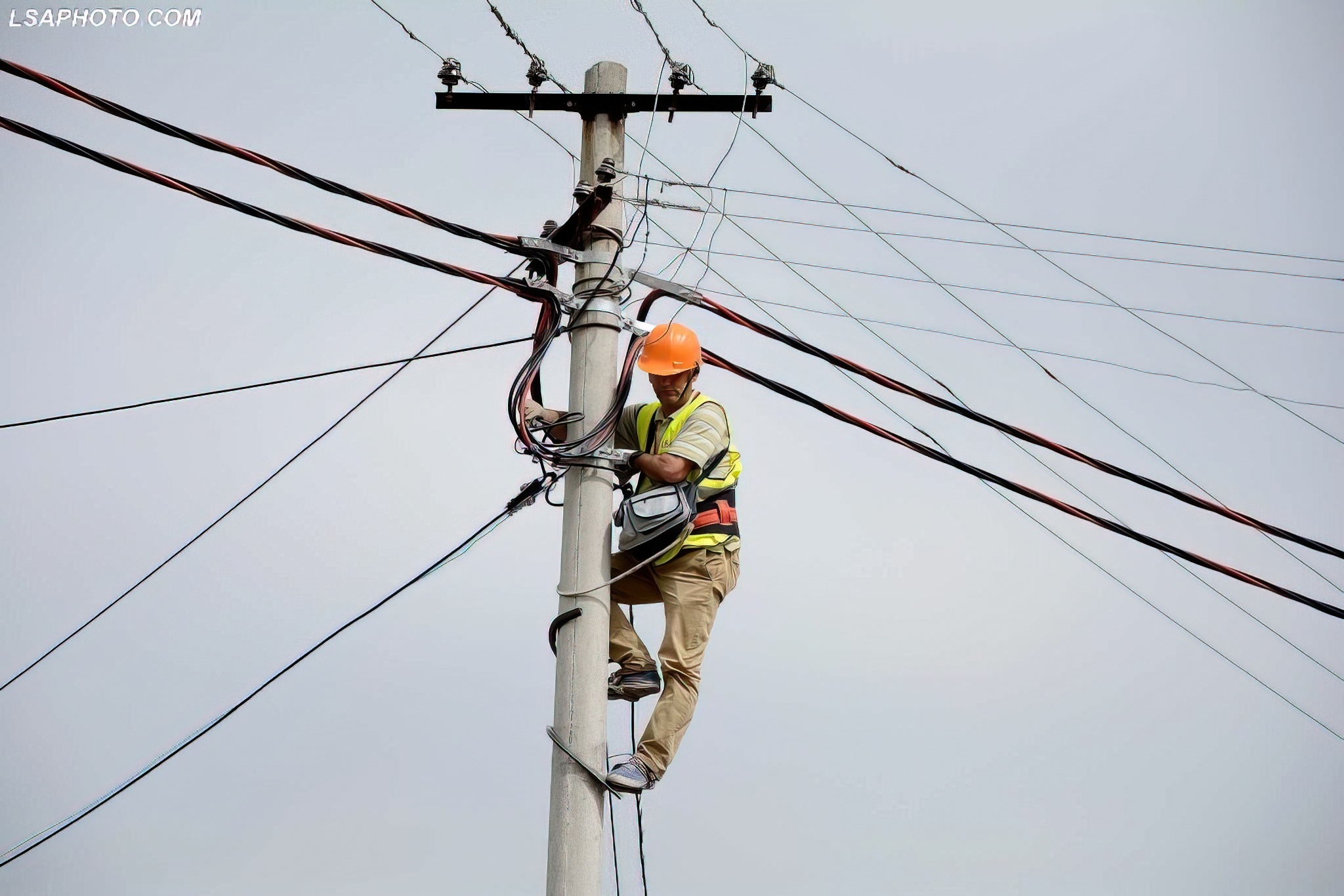 Humb jetën gjatë punës elektriçisti në Pogradec, po riparonte një linjë me defekt