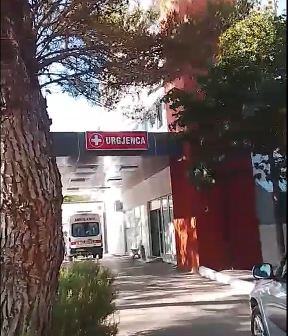 Kavajë   Shkova me plagë të hapur në urgjencë  më thanë se nuk kishin as fasho për të më mjekuar 