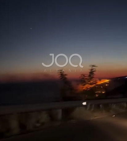 Zjarri në Llaman del jashtë kontrollit  Banorët kërkojnë ndërhyrje me helikopter