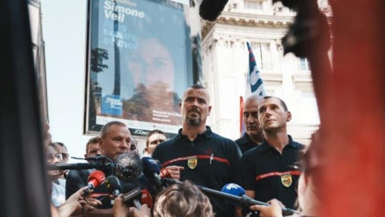 Zjarrfikësit francezë në protestë, kërkojnë më shumë personel dhe investime