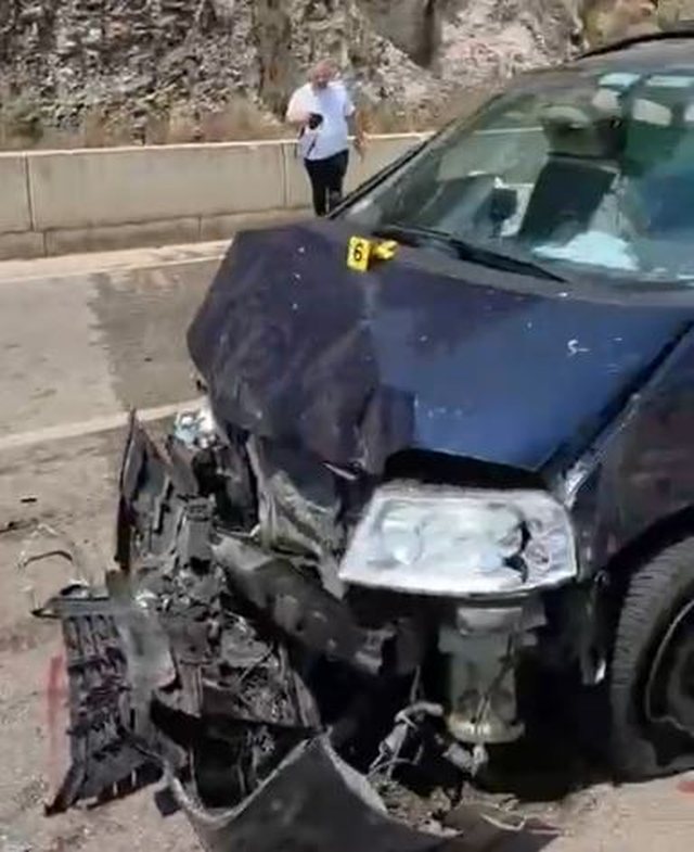 Aksident i trefishtë në aksin Sarandë–Ksamil, plagosen dy turistë spanjollë