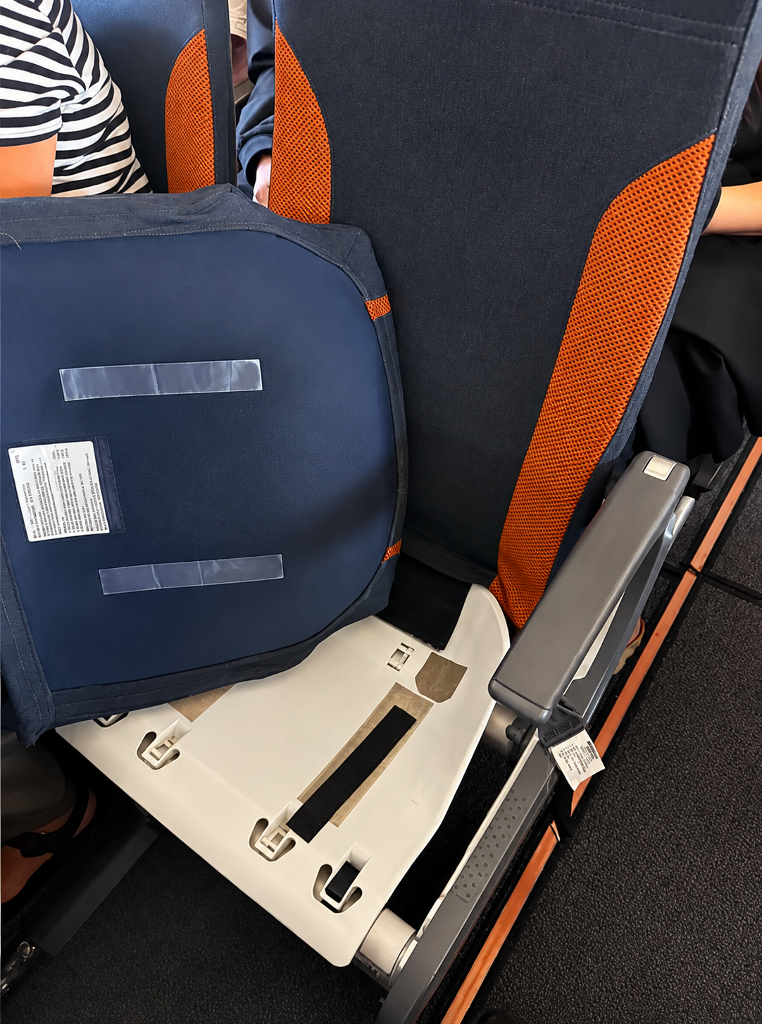 Fluturimi Prishtinë-Gjenevë, pasagjeri shqetësohet nga gjendja e ulëses në avionin e easyJet