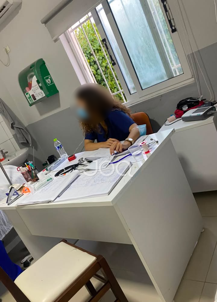  Në Qendrën Shëndetësore të Ksamilit na kërkuan të blinim vetë vigonin dhe agën 