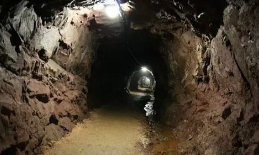 Shembet masivi shkëmbor në një galeri kromi në Bulqizë, tre punëtorë mbeten nën rrënoja