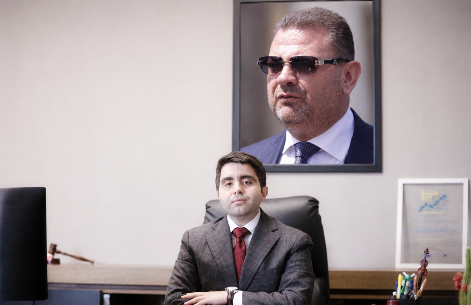 Jon vogëlushi i jep 450 MILIONË LEKË Tom Doshit