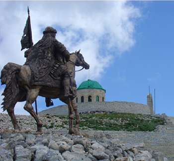 Pelegrinazhi dhe historia e Abaz Aliut që pushoi 5 ditë në malin e Tomorrit