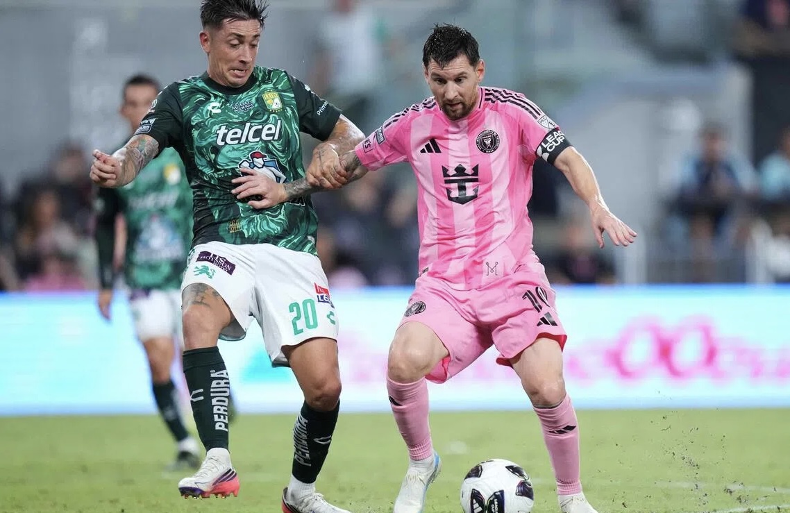 Messi rikthehet në fushë pas humbjes së babait, pritet me ovacione nga i gjithë stadiumi