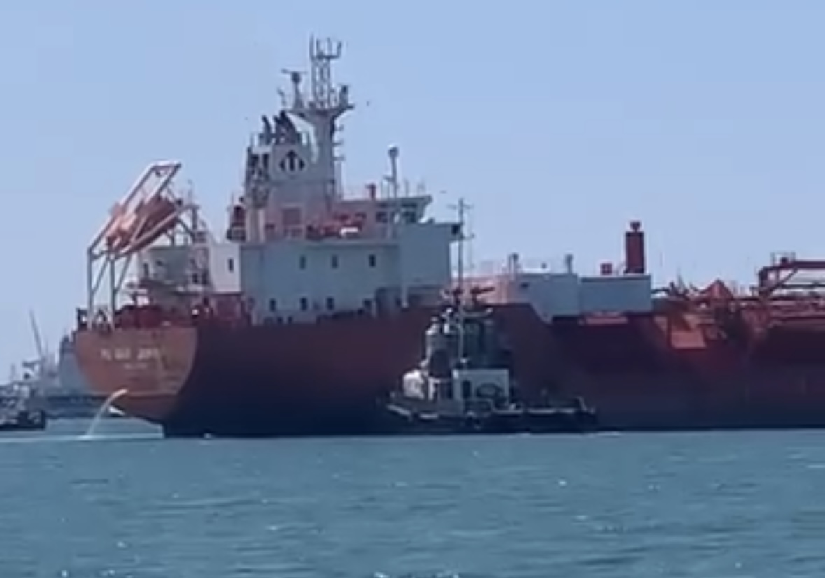 Anijet në Porto Romano shkarkojnë ujërat direkt e në det, pushuesit lahen aty
