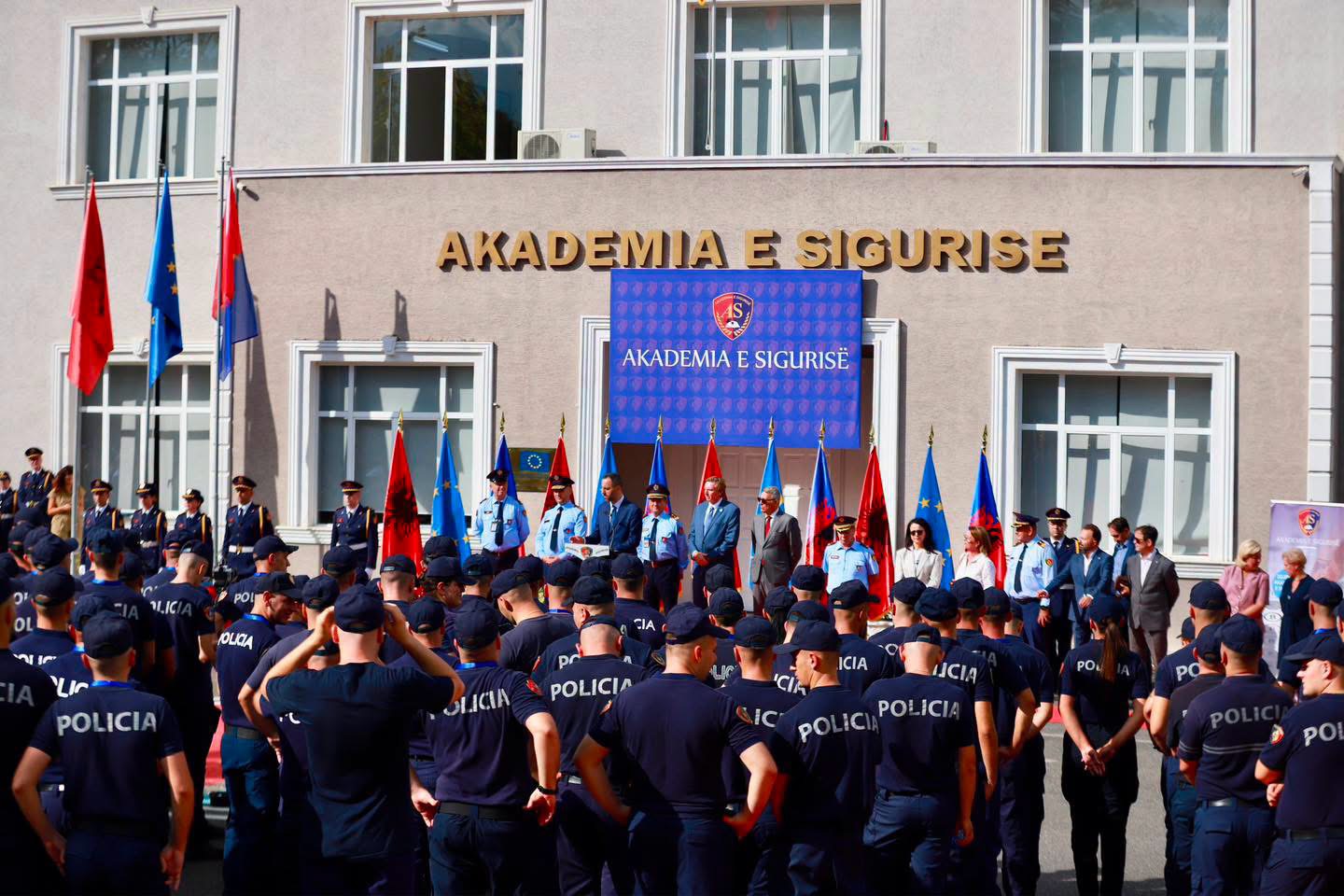 “Julian Shpataraku i pranishëm dje në ceremoninë e Akademisë së Sigurisë, prej tij pezullohen disa emërime”