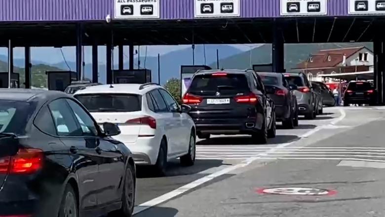 Fundjava e fundit e gushtit sjell fluks në Morinë  dhjetëra mijëra hyrje në Shqipëri