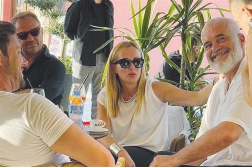 Kriza e Spanjës me marokenët, Meloni i kërkon BE të financojë qendrat e emigrantëve sipas kampeve në Shqipëri