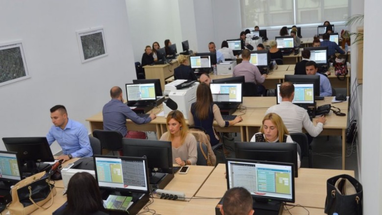 Administrata në hotele me 5 yje dhe 40€ per trajnimet