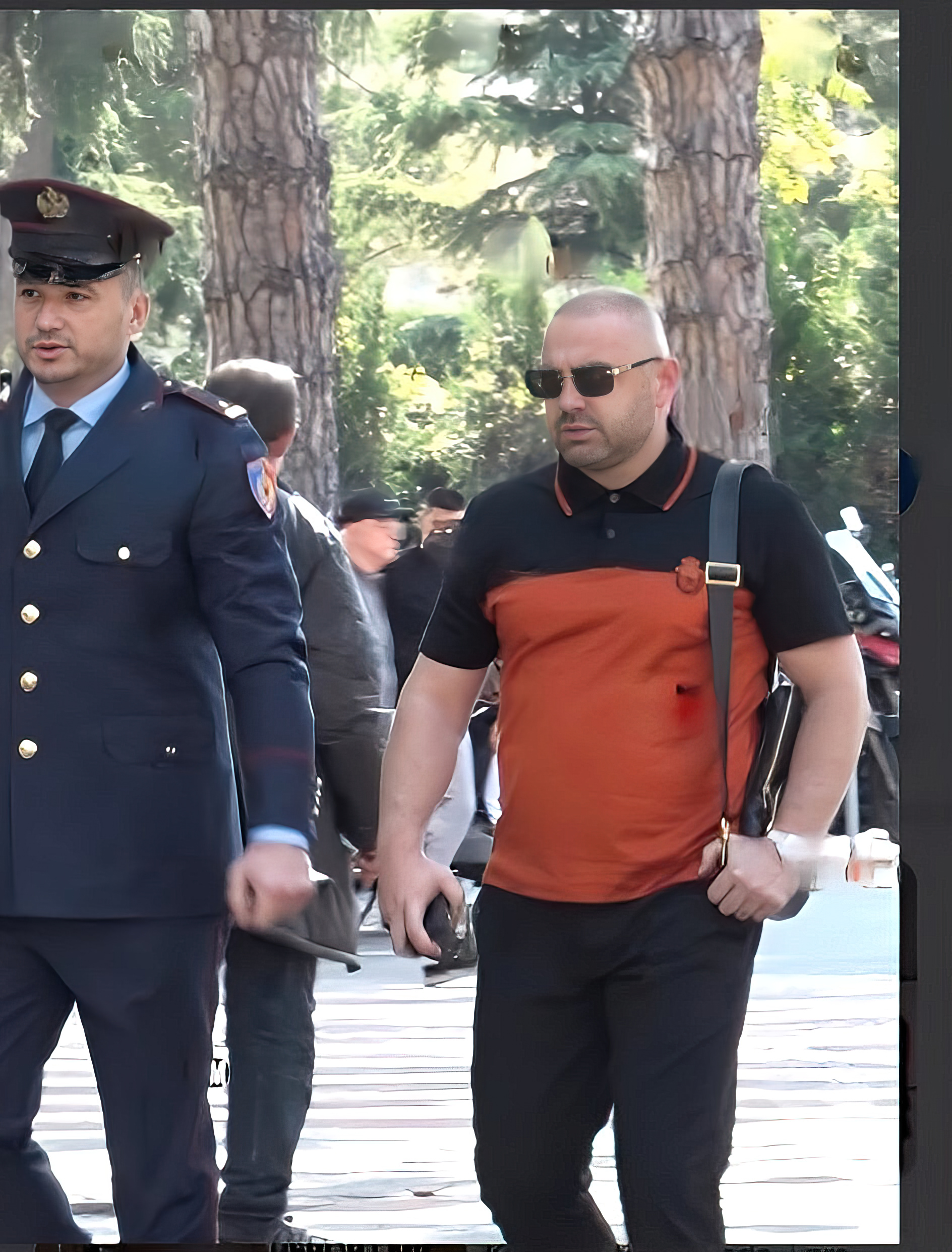 U arrestua bashkë me Agasin  Uljan Shpataraku me 3 pistoleta  2 shotgun dhe 2 pushkë në banesë